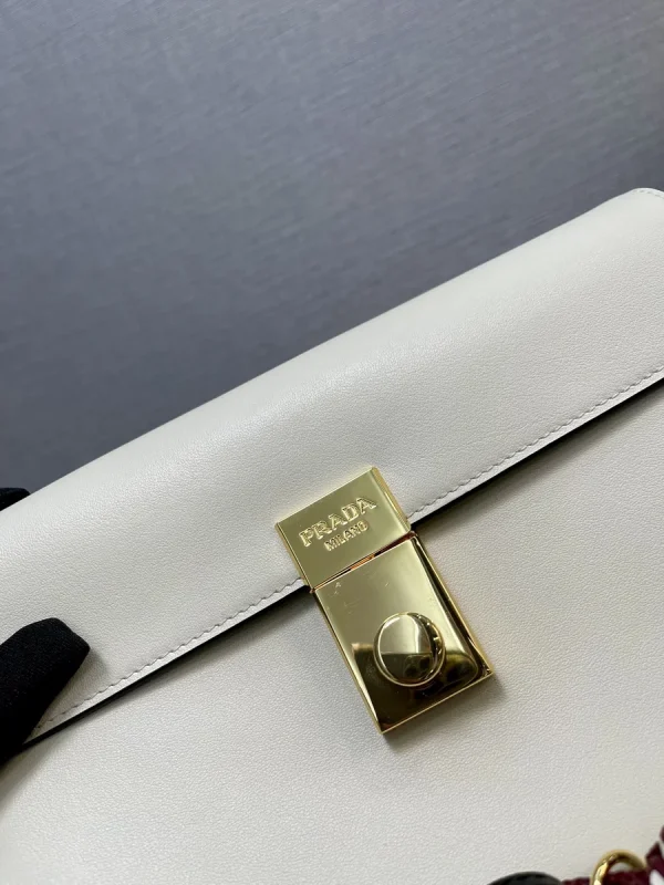 Prada Soft 1BD379 小號黑色皮革肩背包：圖片 12
