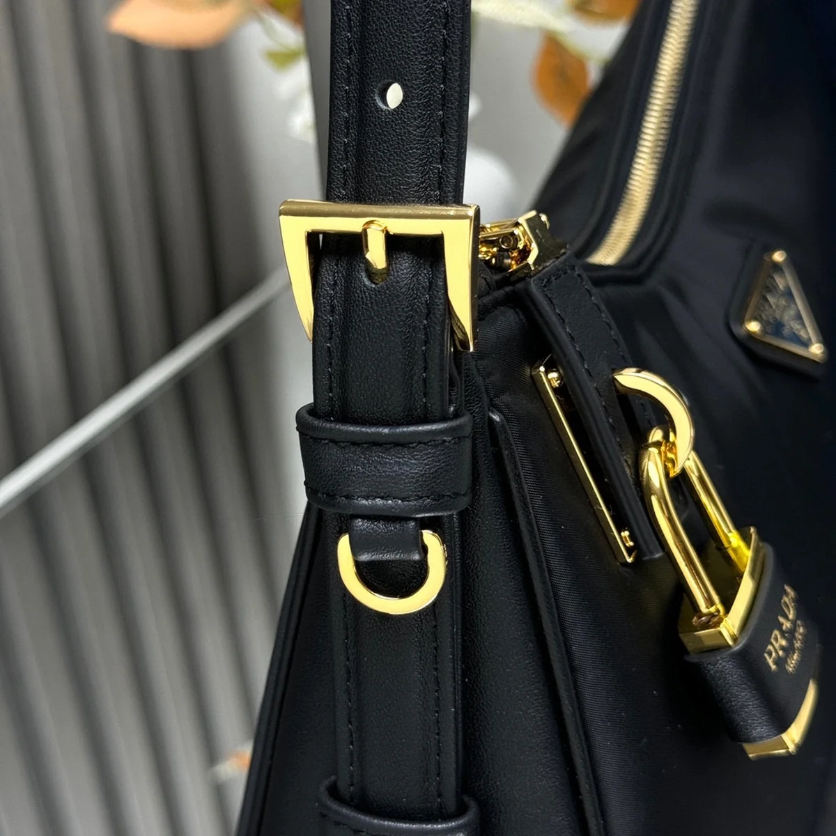 Prada Re-Nylon 1BC232 中號黑色單肩包 8 Prada Re-Nylon 1BC232 中號黑色單肩包