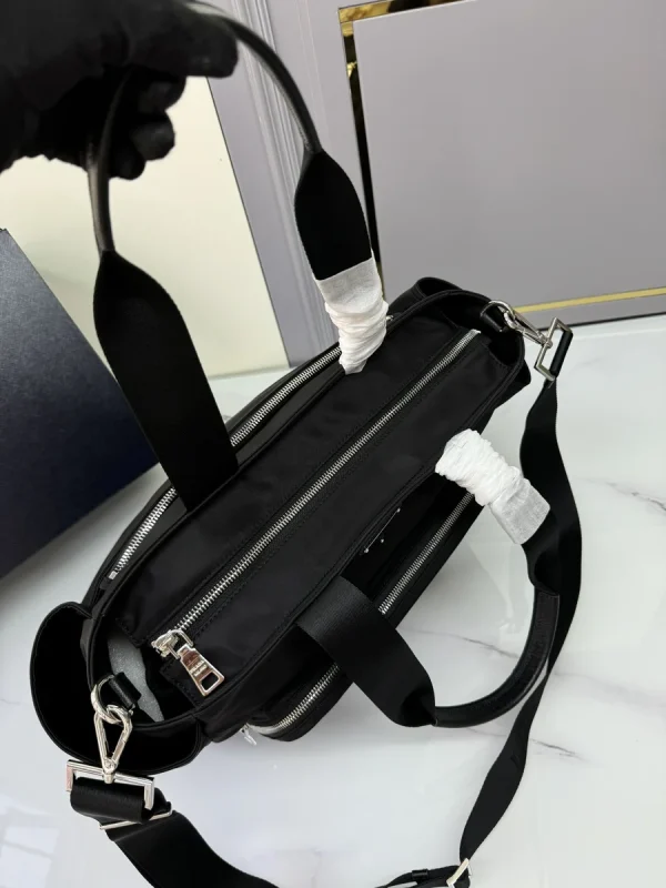 Prada ReN 1BG102 中號黑色尼龍托特包：圖片 8
