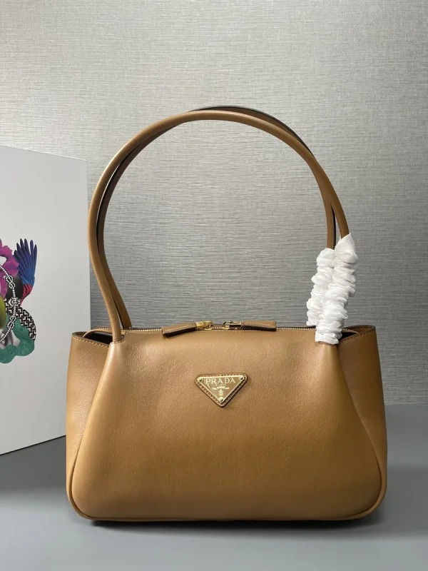 Prada Classic 1BA444 中號黑色皮革手提包：圖片 2