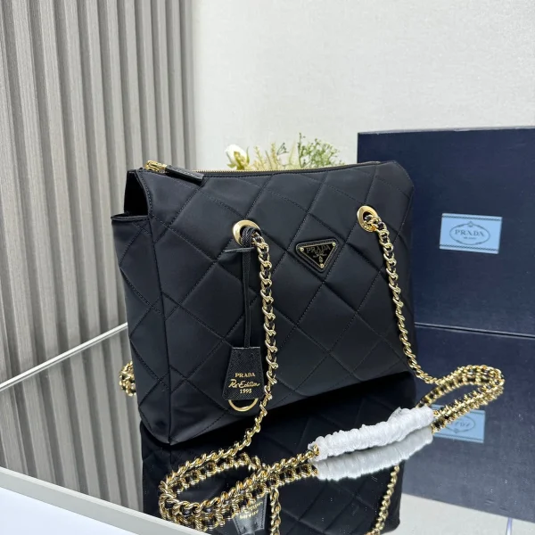 Prada Re-Nylon 1BG529 中號黑色尼龍托特包：圖片 3