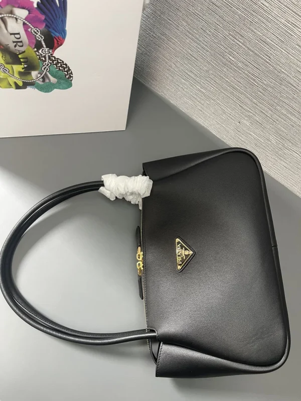 Prada Enamel 1BA444 中號黑色皮革手提包：圖片 10