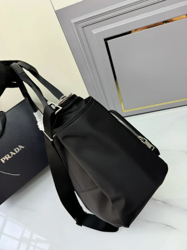 Prada ReN 1BG102 中號黑色尼龍托特包：圖片 5