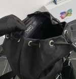 Prada Re-Nylon 1BZ811 中號黑色尼龍後背包：圖片 9