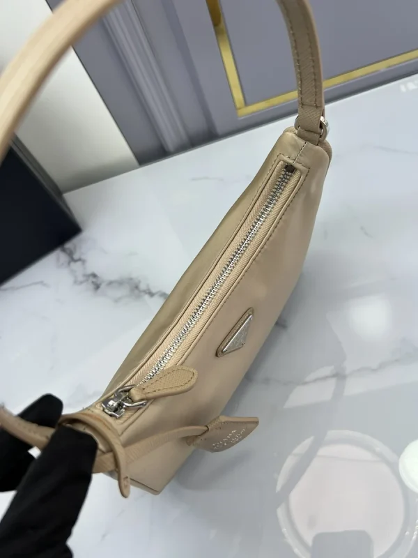 Prada Re-Edition 1NE204 小號粉色尼龍單肩包：圖片 8