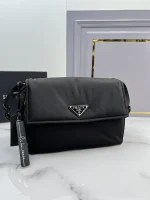Prada Re-Nylon 1BD255 中號黑色皮革肩背包：圖片 4