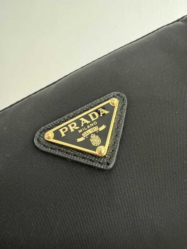 Prada Re-Nylon 1NE058 小號黑色化妝包：圖片 5