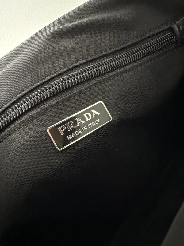 Prada Nylon 1BD313 中號黑色尼龍單肩包：圖片 9