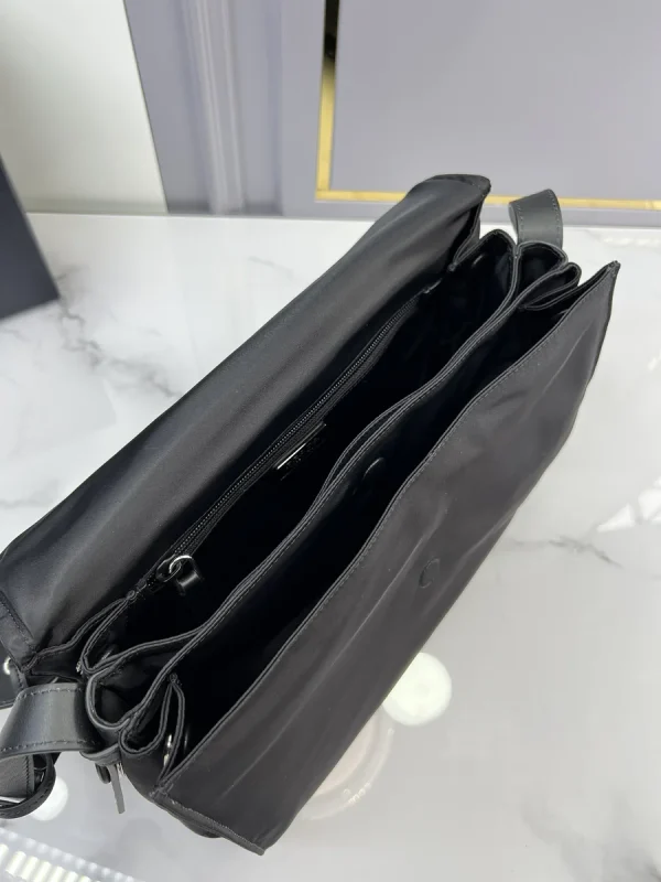 Prada Re-Nylon 1BD255 中號黑色皮革肩背包：圖片 9