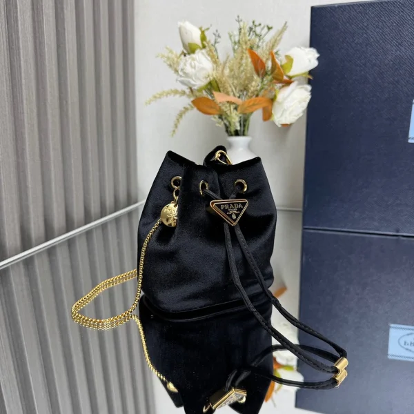 Prada 經典 1NR016 小號黑色尼龍肩背包：圖片 4