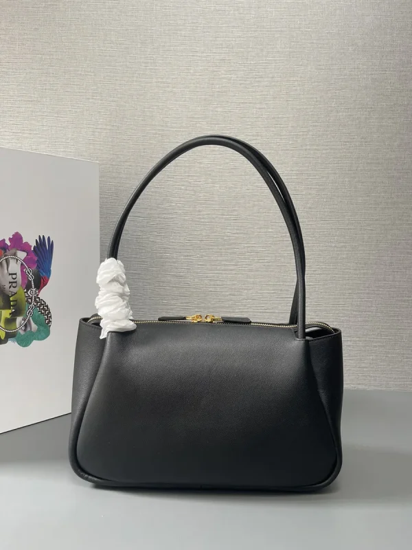 Prada Enamel 1BA444 中號黑色皮革手提包：圖片 3