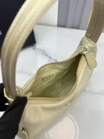 Prada Re-Edition 1NE515 小號粉色尼龍單肩包：圖片 8