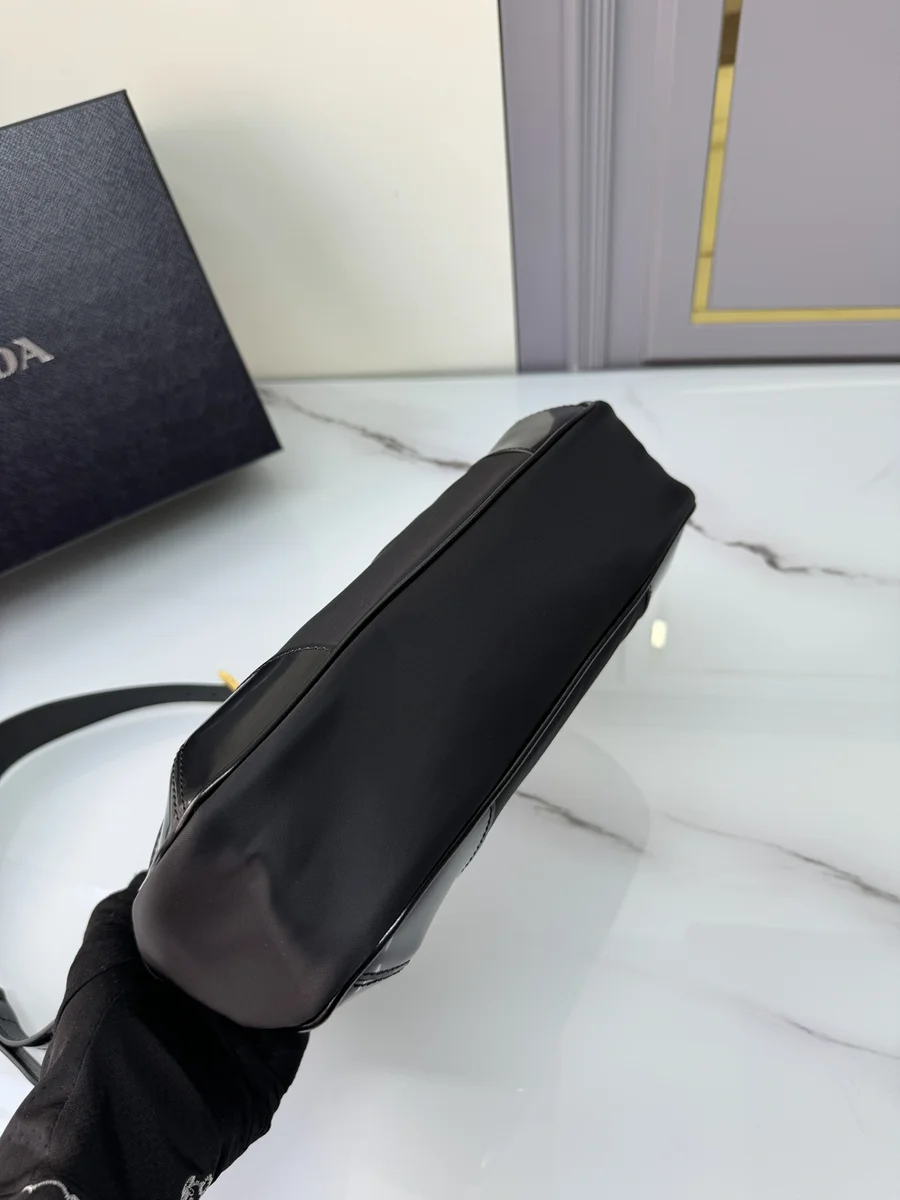 Prada Re-Ed 1BC214 中號黑色尼龍肩背包 6 Prada Re-Ed 1BC214 中號黑色尼龍肩背包