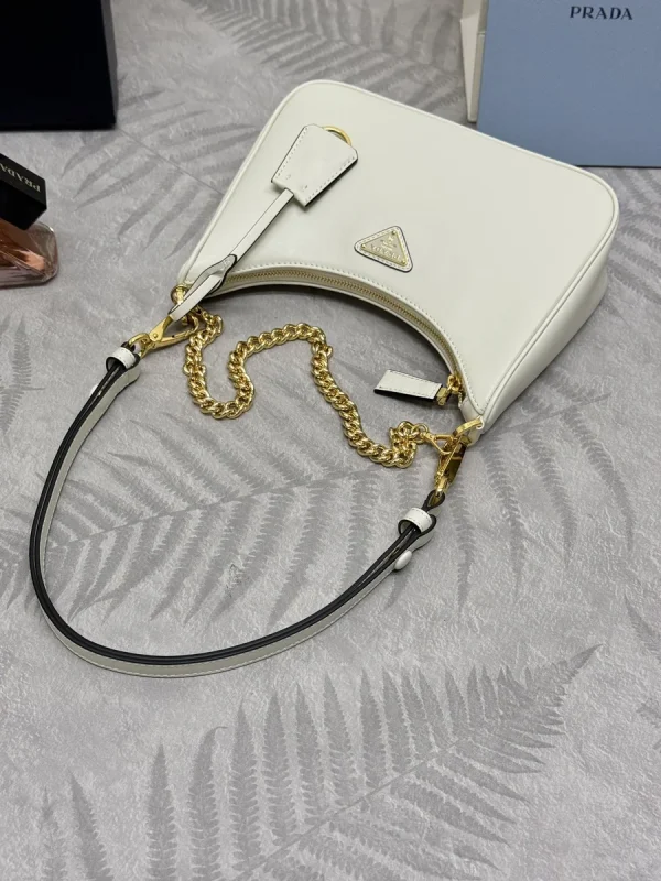 Prada Triangle 1BC204 小號黑色皮革單肩包：圖片 7