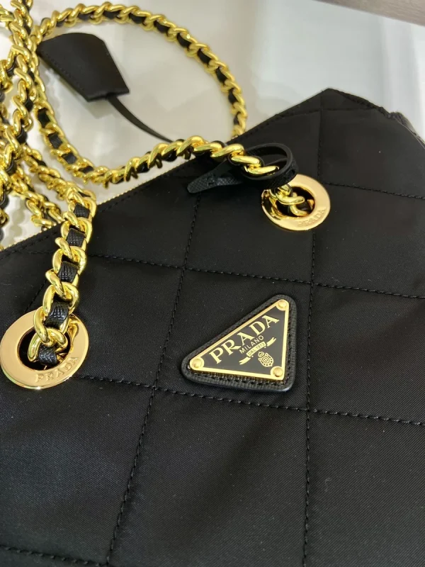 Prada Re-Nylon 1BG468 中號黑色尼龍托特包：圖片 7