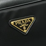 Prada Re 1BB131 中號黑色皮革手提包：圖片 6