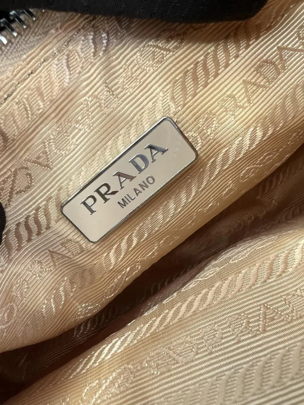 Prada Re-Edition 1NE204 小號粉色尼龍單肩包：圖片 10