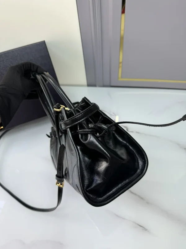 Prada Naplak 1BA426 中號黑色漆皮手提包：圖片 5