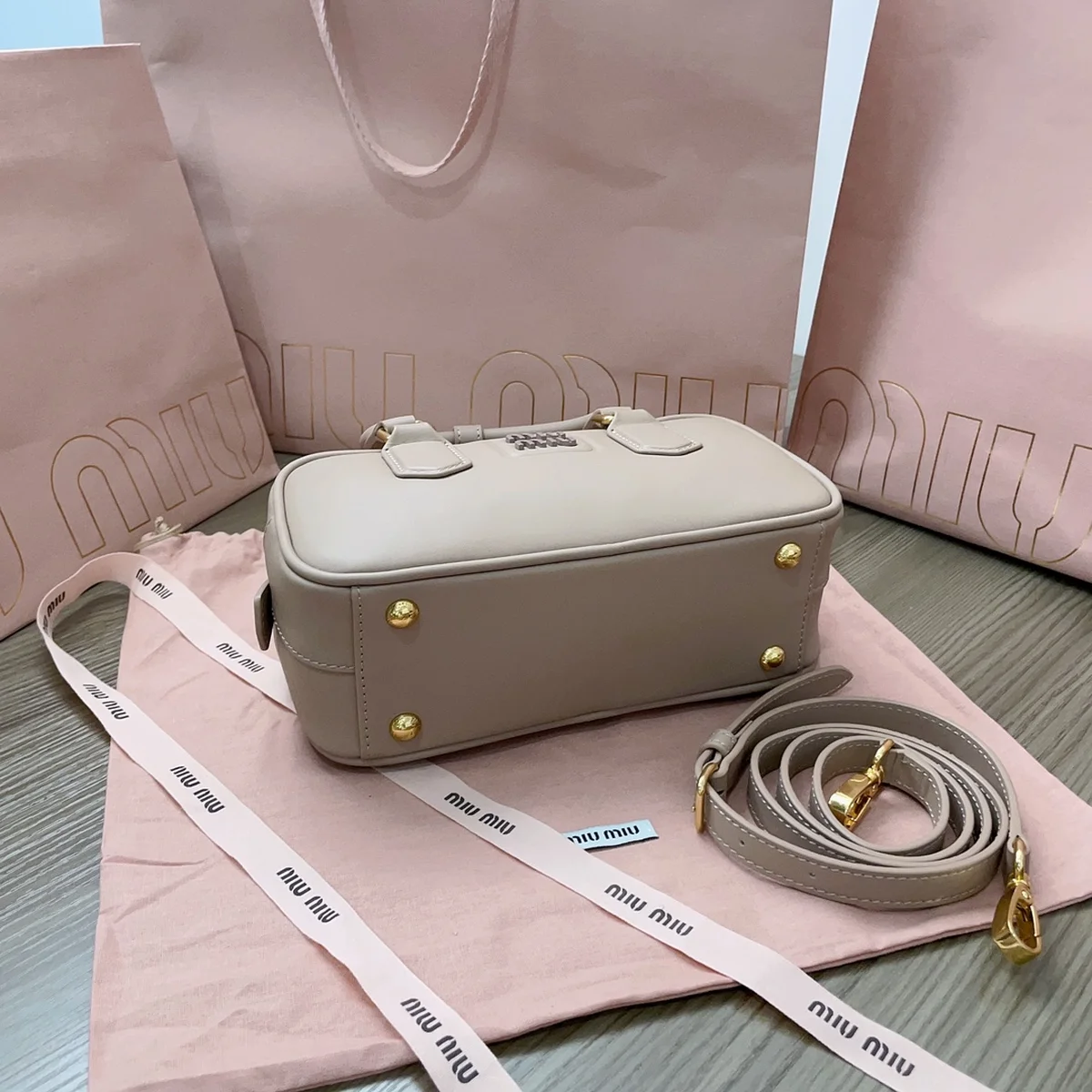 MiuMiu Arcadie皮革手袋包包-5BB142 5 MiuMiu Arcadie皮革手袋包包-5BB142