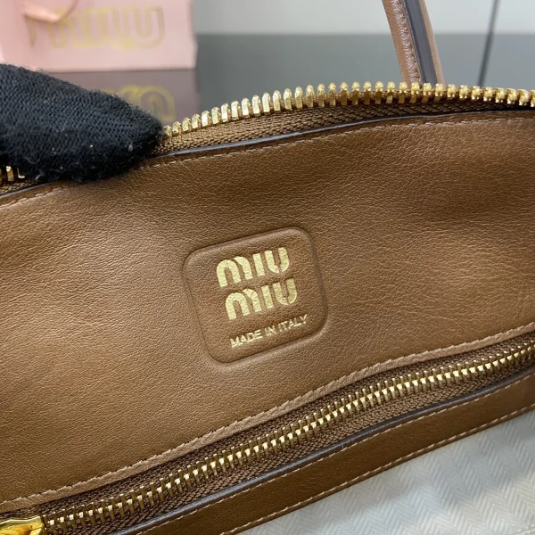MiuMiu FROMTHERUNWAYAveure納帕皮革手挽手袋包包-5BB169：圖片 13