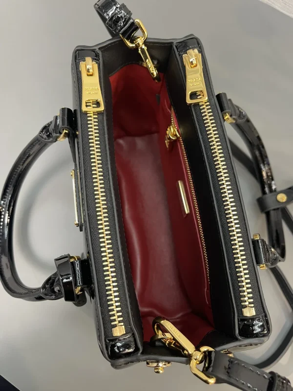 Prada Galleria 1BA906 小號黑色漆皮手提包：圖片 6