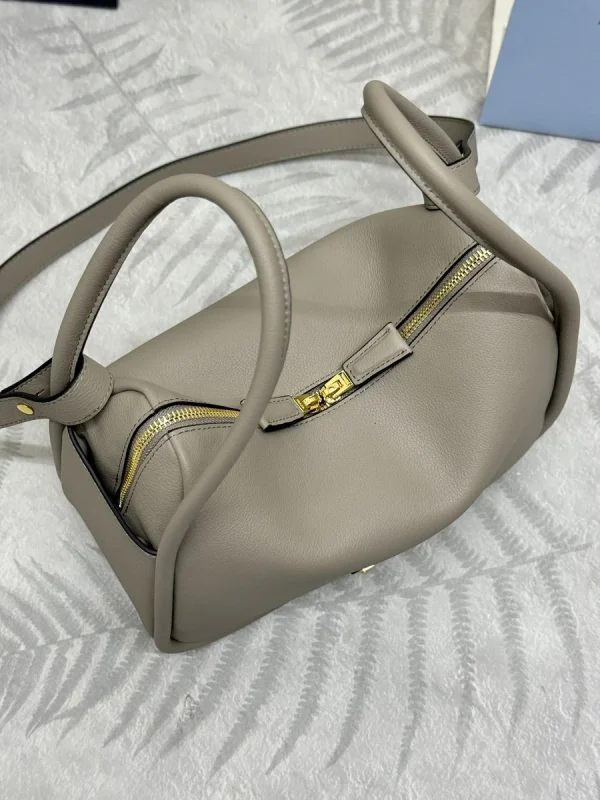 高仿包包Prada Soft 1BA451 小號灰色皮革肩背包：圖片 5