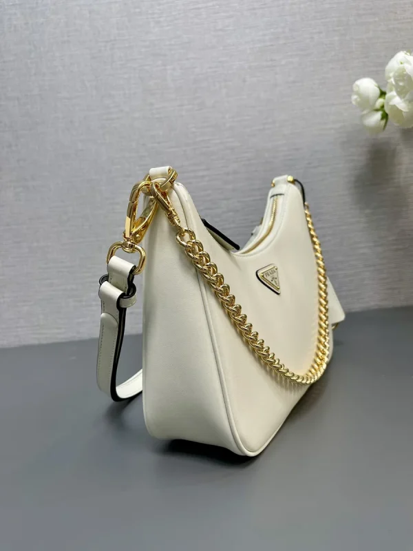 Prada Naplak 1BC204 中號銀色漆皮單肩包：圖片 7