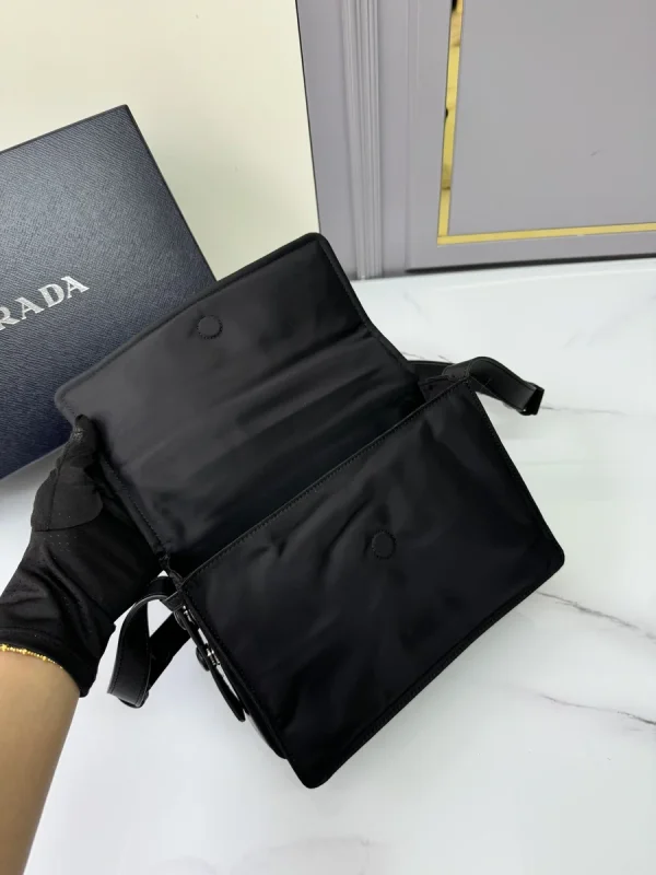 Prada Nylon 1BD313 中號黑色尼龍單肩包：圖片 7