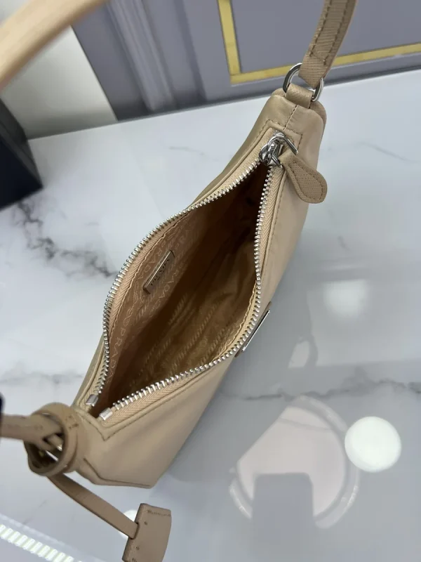 Prada Re-Edition 1NE204 小號粉色尼龍單肩包：圖片 9