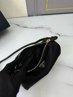 Prada Re-Nylon 1NE058 小號黑色化妝包：圖片 9