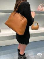 MiuMiu 皮革手袋包包-5BA289：圖片 5