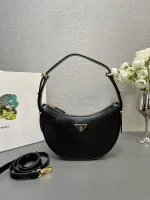 Prada Arqué 1BC194 中號黑色漆皮肩背包：圖片 2