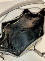 Prada Duet 1BH038 中號黑色再生尼龍水桶包：圖片 9