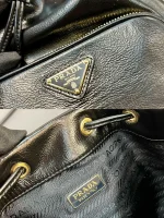 Prada Duet 1BH038 中號黑色再生尼龍水桶包：圖片 10