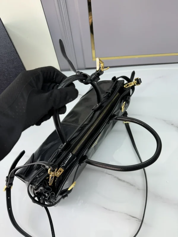 Prada Naplak 1BA426 中號黑色漆皮手提包：圖片 7