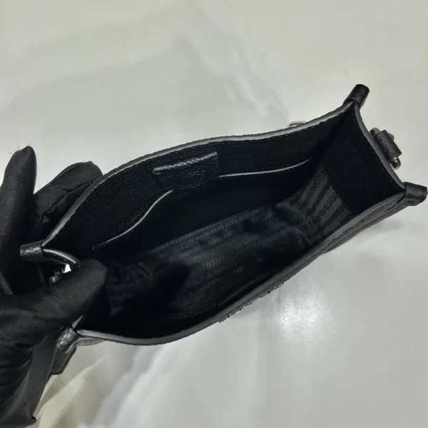 Prada Mini 1BH191 小號黑色皮革單肩包：圖片 10