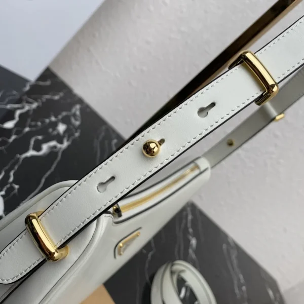 Prada Arqué 1BC194 小號粉色漆皮單肩包：圖片 6