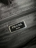 Prada Re-Nylon 1BC167 小號黑色再生尼龍掛肩包：圖片 9