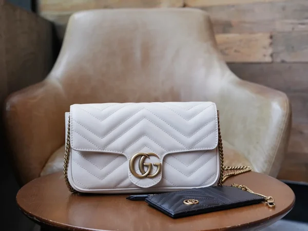 GUCCI GG Marmont黑色漆皮斜背包-751526：圖片 3