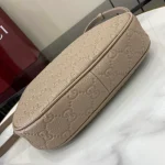 GUCCI GG Emblem小號黑色粒面肩揹包-815409：圖片 5