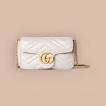 GUCCI GG Marmont迷你黑漆皮斜揹包-476433