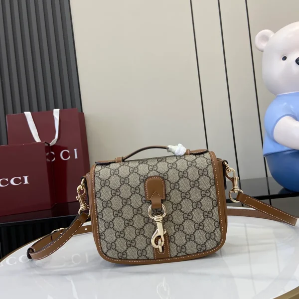 GUCCI GG Emblem迷你米棕帆布斜揹包-815211：圖片 2