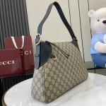 GUCCI GG Emblem大號米棕帆布肩揹包-815217：圖片 3