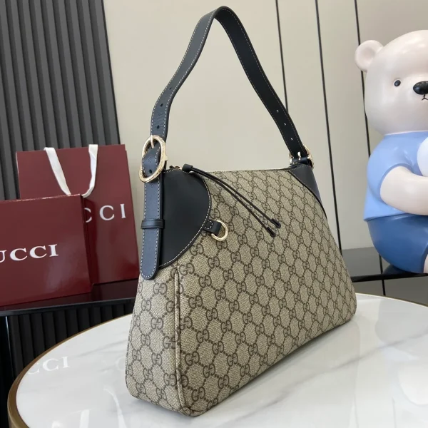 GUCCI GG Emblem大號米棕帆布肩揹包-815217：圖片 3