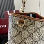 GUCCI GG Emblem小號米棕帆布肩揹包-815103：圖片 7