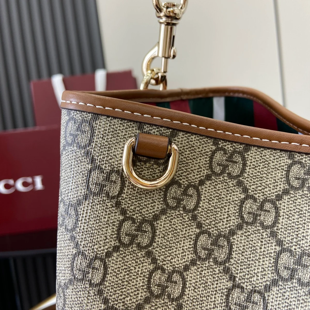 GUCCI GG Emblem小號米棕帆布肩揹包-815103 7 GUCCI GG Emblem小號米棕帆布肩揹包-815103