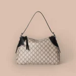 GUCCI GG Emblem中號米棕皮革肩揹包-815216