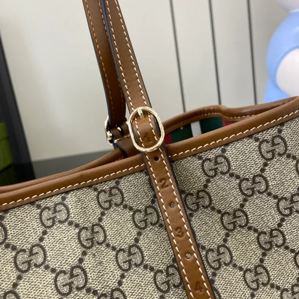 GUCCI GG Emblem小號米棕皮革手提包-815214：圖片 6
