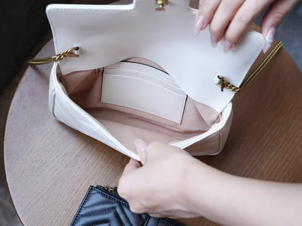 GUCCI GG Marmont黑色漆皮斜背包-751526：圖片 9