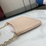 GUCCI GG Emblem迷你黑色皮革斜揹包-815278：圖片 6